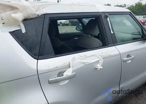 2016 Kia Soul z USA, uszkodzony, nr VIN KNDJN2A27G7841204